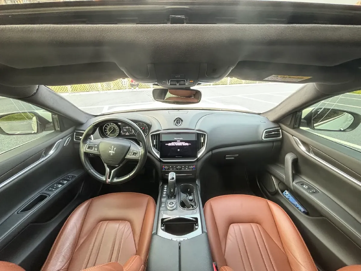 2021 Maserati Ghibli 2.0T 330HP L4 8AT,autocango,china used car exporter,china ev exporter,chinese used car exporter,chinese used ev exporter