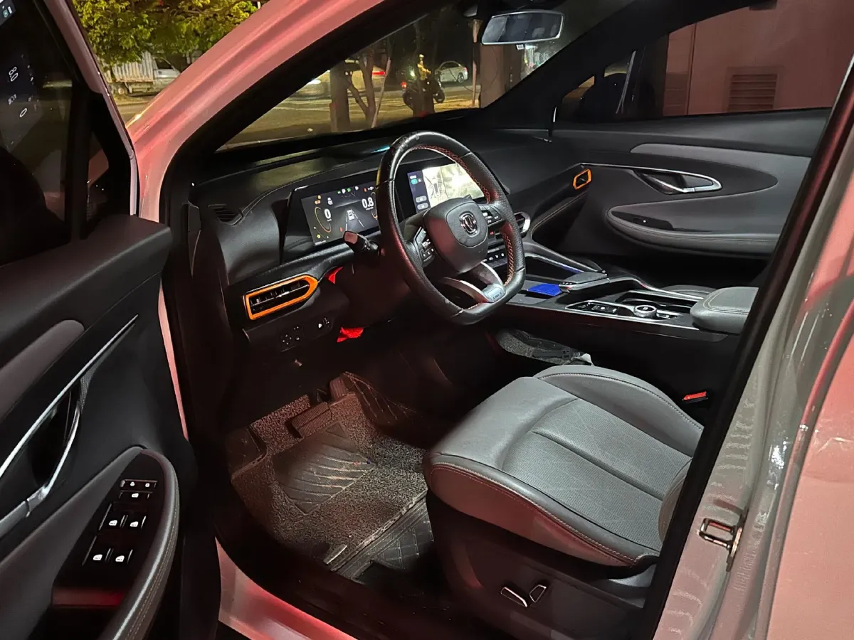 2022 ChangAn UNI-T 1.5T 188HP L4 7DCT,autocango,china used car exporter,china ev exporter,chinese used car exporter,chinese used ev exporter