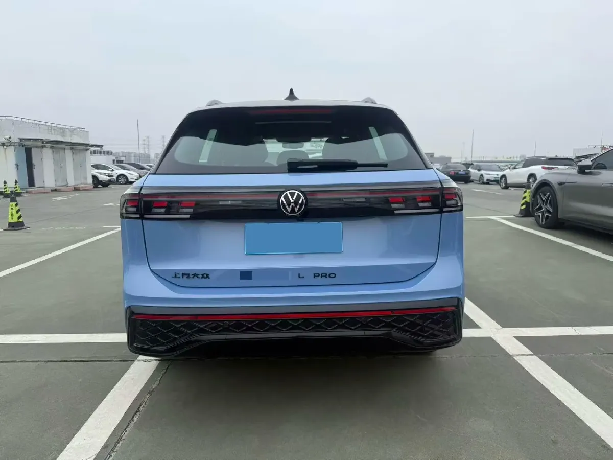 2024 Volkswagen Tiguan L 2.0T 186HP L4 7DCT,autocango,china used car exporter,china ev exporter,chinese used car exporter,chinese used ev exporter