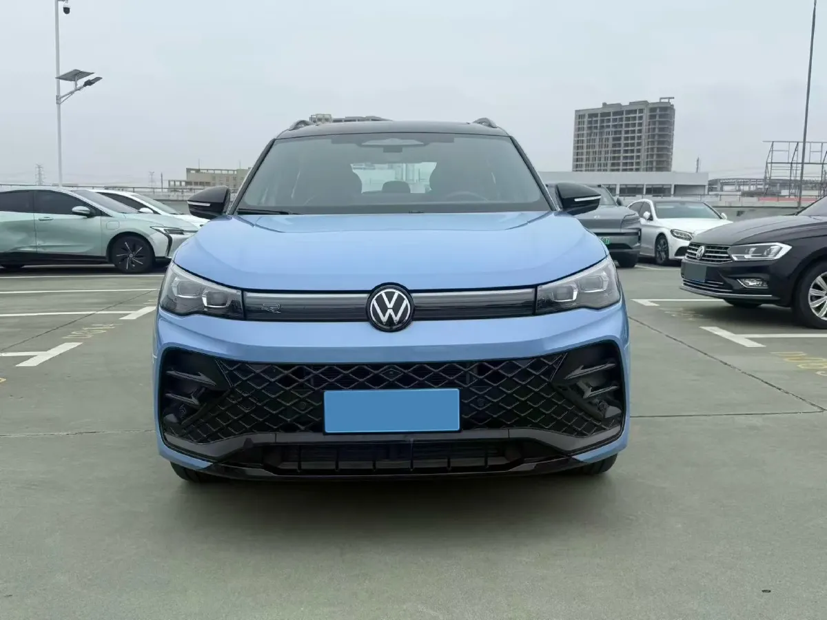2024 Volkswagen Tiguan L 2.0T 186HP L4 7DCT,autocango,china used car exporter,china ev exporter,chinese used car exporter,chinese used ev exporter