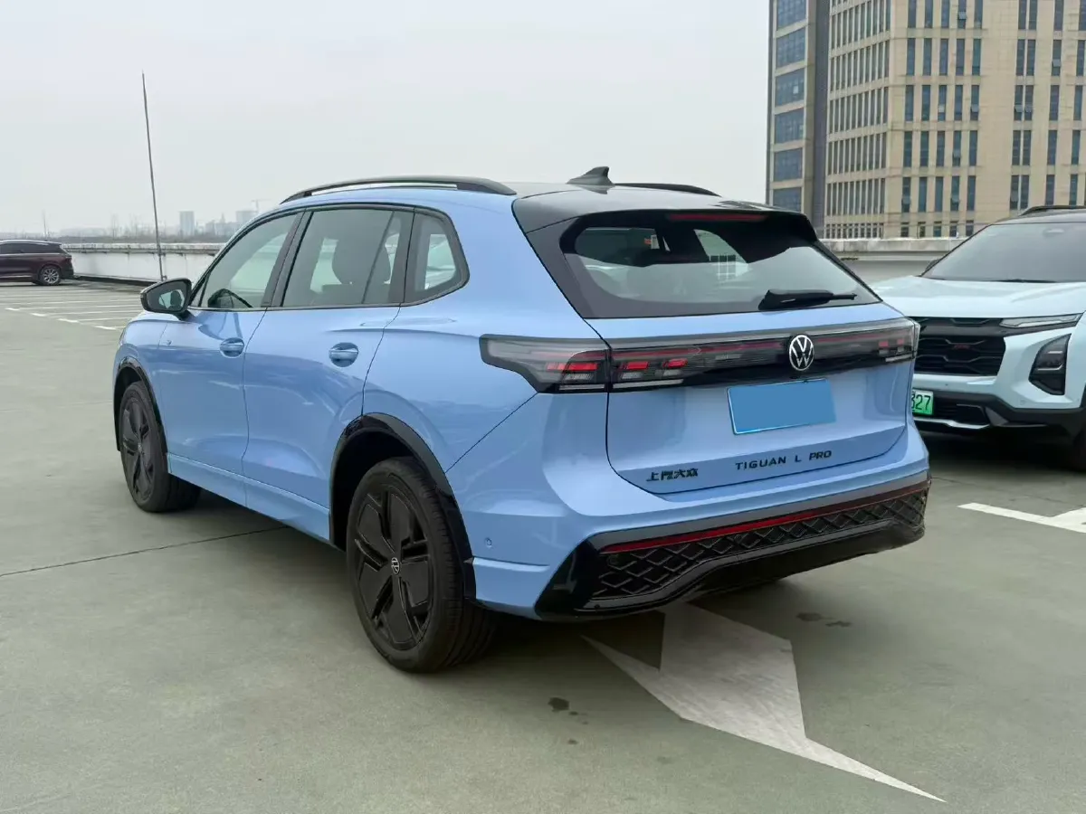 2024 Volkswagen Tiguan L 2.0T 186HP L4 7DCT,autocango,china used car exporter,china ev exporter,chinese used car exporter,chinese used ev exporter
