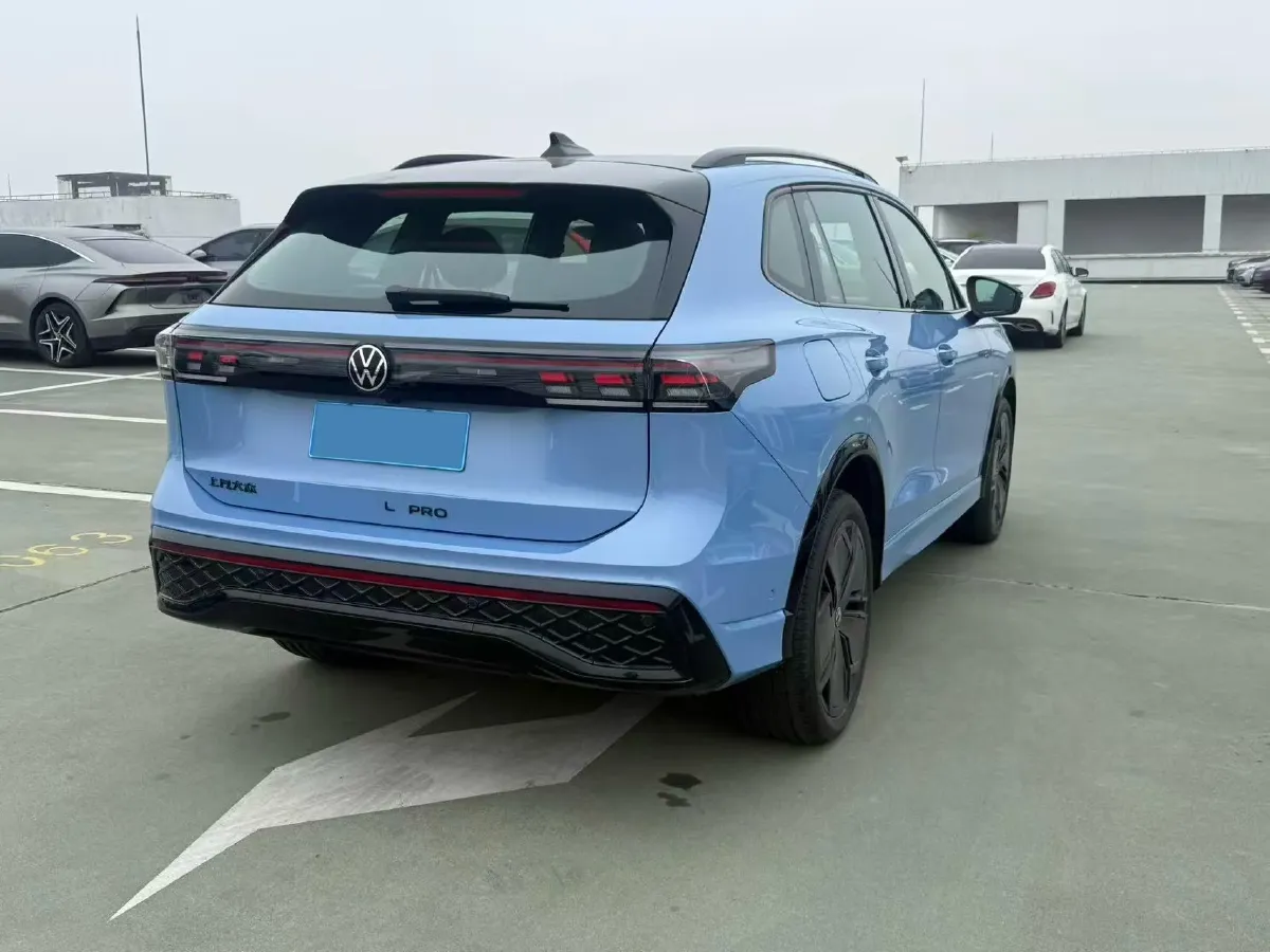 2024 Volkswagen Tiguan L 2.0T 186HP L4 7DCT,autocango,china used car exporter,china ev exporter,chinese used car exporter,chinese used ev exporter