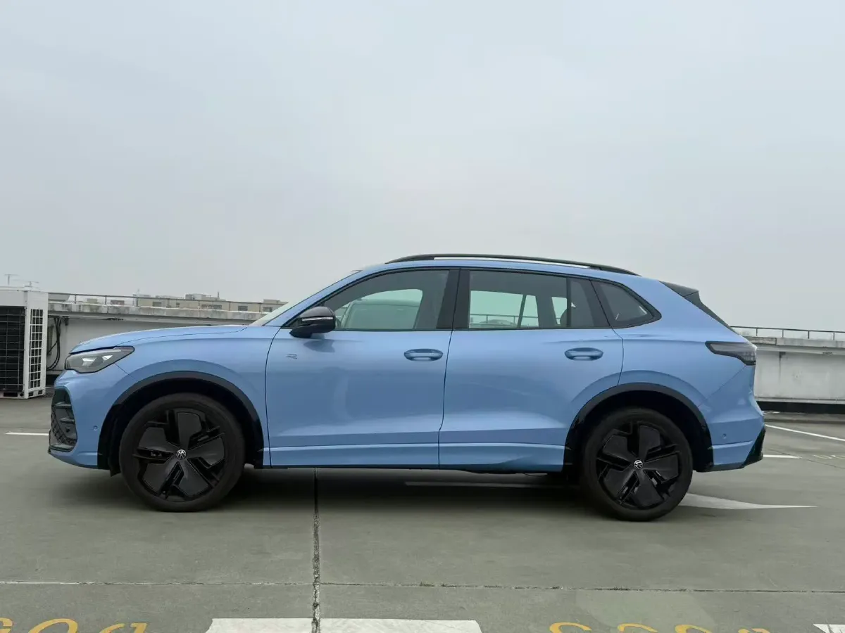 2024 Volkswagen Tiguan L 2.0T 186HP L4 7DCT,autocango,china used car exporter,china ev exporter,chinese used car exporter,chinese used ev exporter