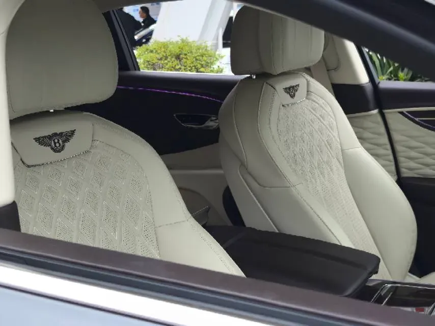 2021 Bentley Bentayga 4.0T 550HP V8 8AT,autocango,china used car exporter,china ev exporter,chinese used car exporter,chinese used ev exporter