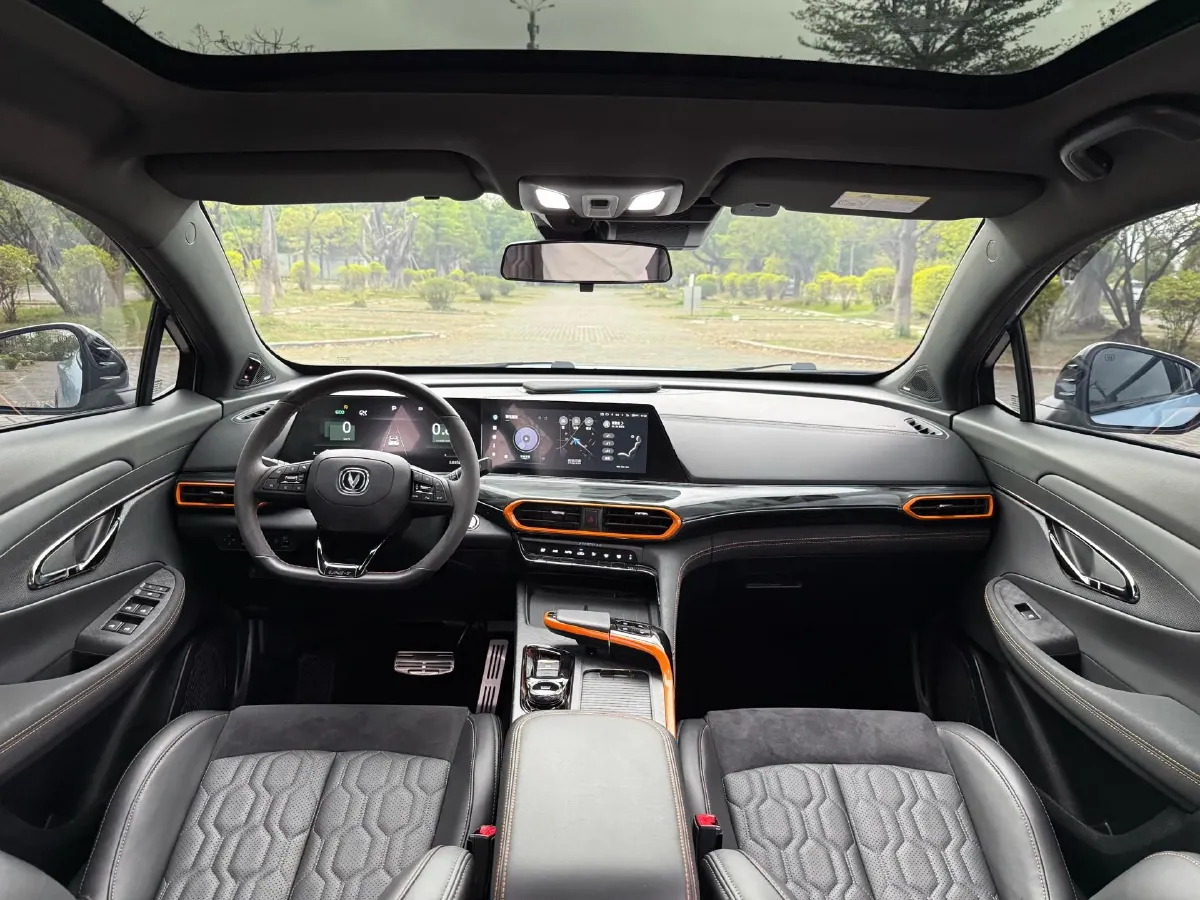 2022 ChangAn UNI-T 1.5T 188HP L4 7DCT,autocango,china used car exporter,china ev exporter,chinese used car exporter,chinese used ev exporter