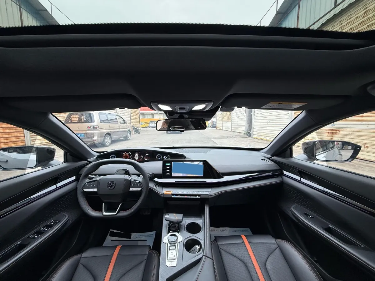 2024 ChangAn UNI-V 1.5T 188HP L4 7DCT,autocango,china used car exporter,china ev exporter,chinese used car exporter,chinese used ev exporter