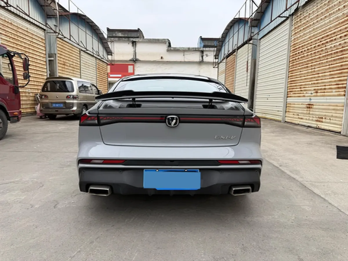 2024 ChangAn UNI-V 1.5T 188HP L4 7DCT,autocango,china used car exporter,china ev exporter,chinese used car exporter,chinese used ev exporter
