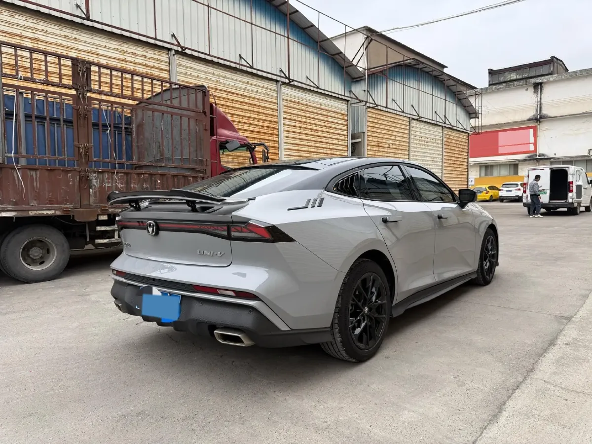 2024 ChangAn UNI-V 1.5T 188HP L4 7DCT,autocango,china used car exporter,china ev exporter,chinese used car exporter,chinese used ev exporter