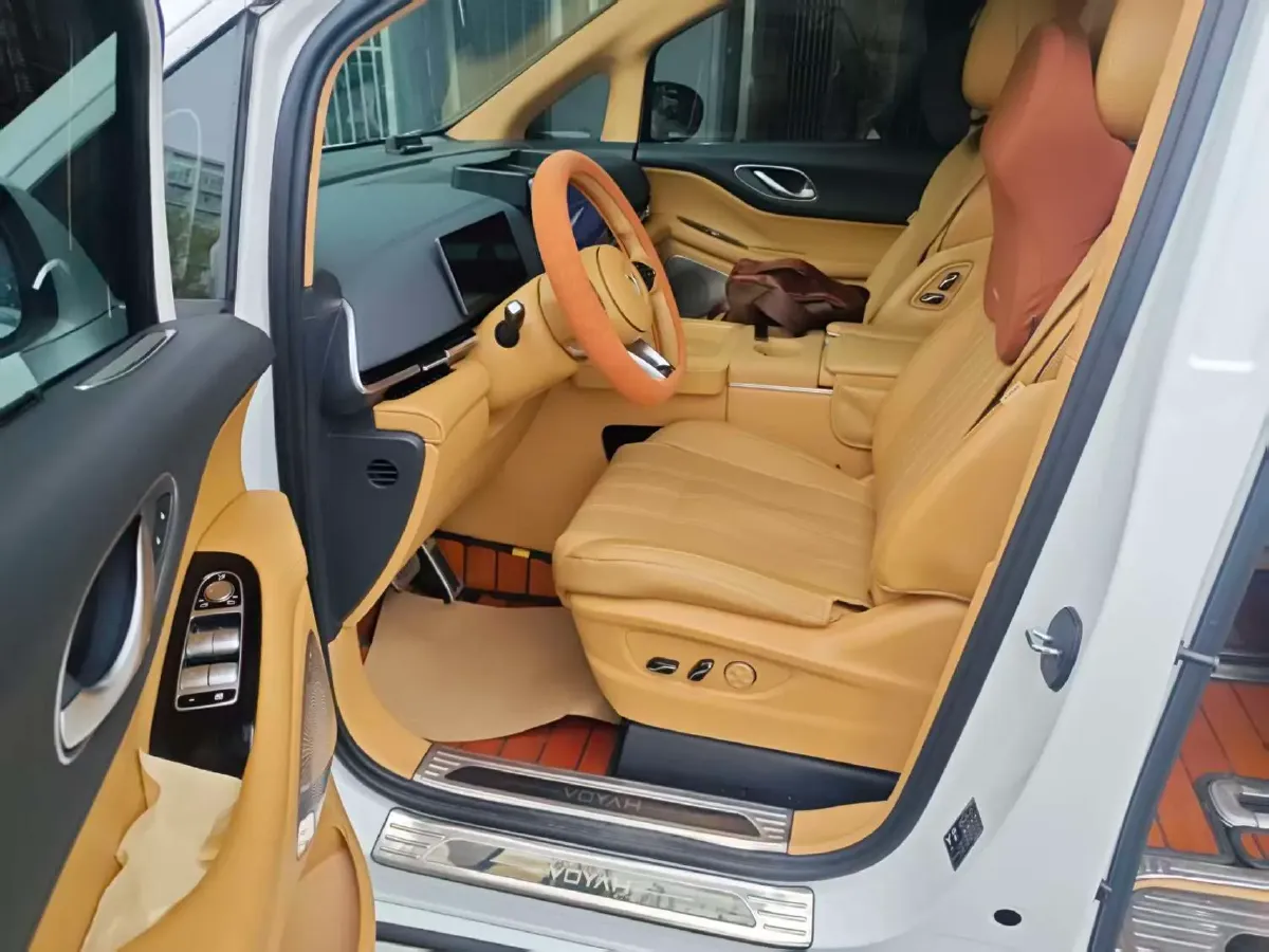 2025 Voyah Dream 1.5T 150HP L4 PHEV 41.7KWH,autocango,china used car exporter,china ev exporter,chinese used car exporter,chinese used ev exporter