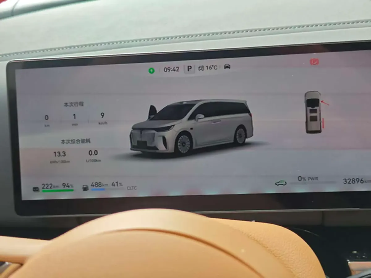 2025 Voyah Dream 1.5T 150HP L4 PHEV 41.7KWH,autocango,china used car exporter,china ev exporter,chinese used car exporter,chinese used ev exporter