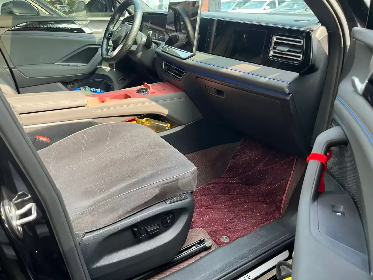 2026 Volkswagen Tiguan L 2.0T 220HP L4 7DCT,autocango,china used car exporter,china ev exporter,chinese used car exporter,chinese used ev exporter