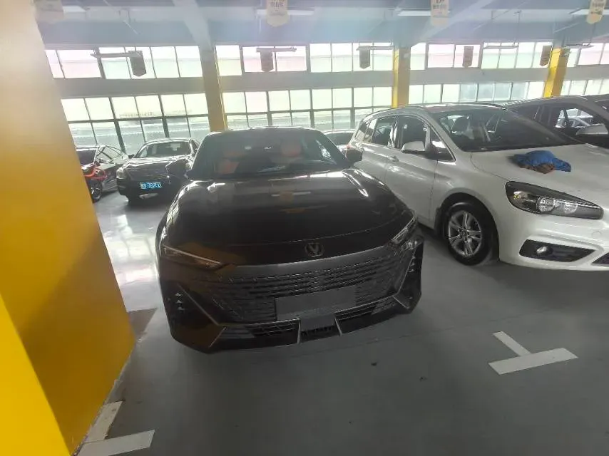 2022 ChangAn UNI-V 1.5T 188HP L4 7DCT,autocango,china used car exporter,china ev exporter,chinese used car exporter,chinese used ev exporter