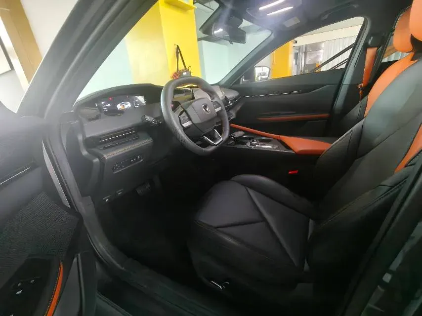 2022 ChangAn UNI-V 1.5T 188HP L4 7DCT,autocango,china used car exporter,china ev exporter,chinese used car exporter,chinese used ev exporter