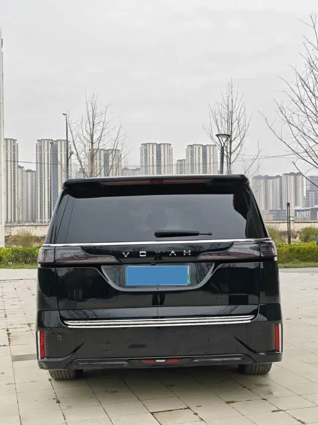 2022 Voyah Dream 1.5T 136HP L4 PHEV 25.57KWH,autocango,china used car exporter,china ev exporter,chinese used car exporter,chinese used ev exporter