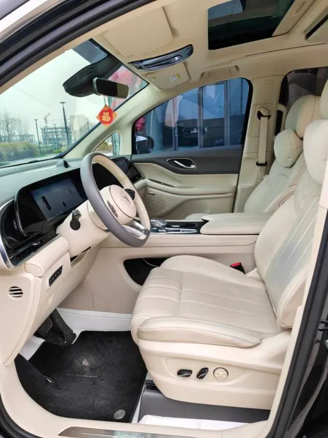 2022 Voyah Dream 1.5T 136HP L4 PHEV 25.57KWH,autocango,china used car exporter,china ev exporter,chinese used car exporter,chinese used ev exporter