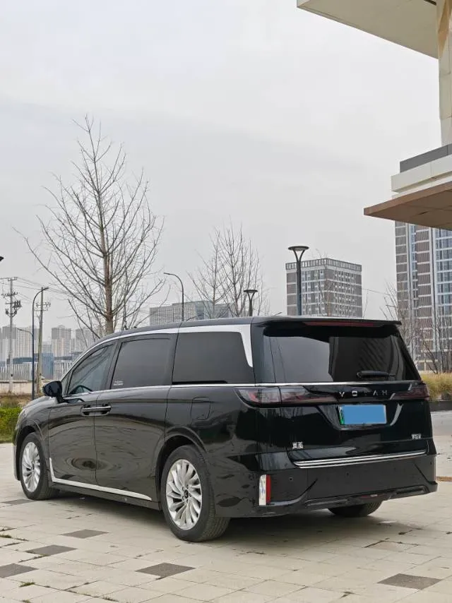 2022 Voyah Dream 1.5T 136HP L4 PHEV 25.57KWH,autocango,china used car exporter,china ev exporter,chinese used car exporter,chinese used ev exporter