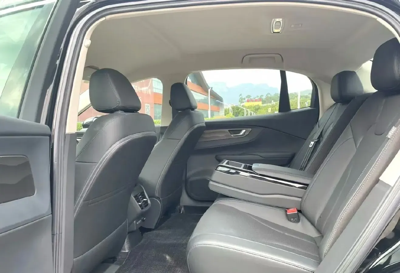 2023 HongQi E-QM5 BEV 54KWH,autocango,china used car exporter,china ev exporter,chinese used car exporter,chinese used ev exporter