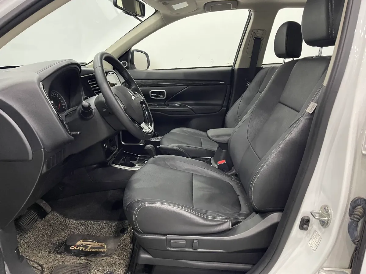 2017 Mitsubishi Outlander 2.0L 166HP L4 CVT,autocango,china used car exporter,china ev exporter,chinese used car exporter,chinese used ev exporter