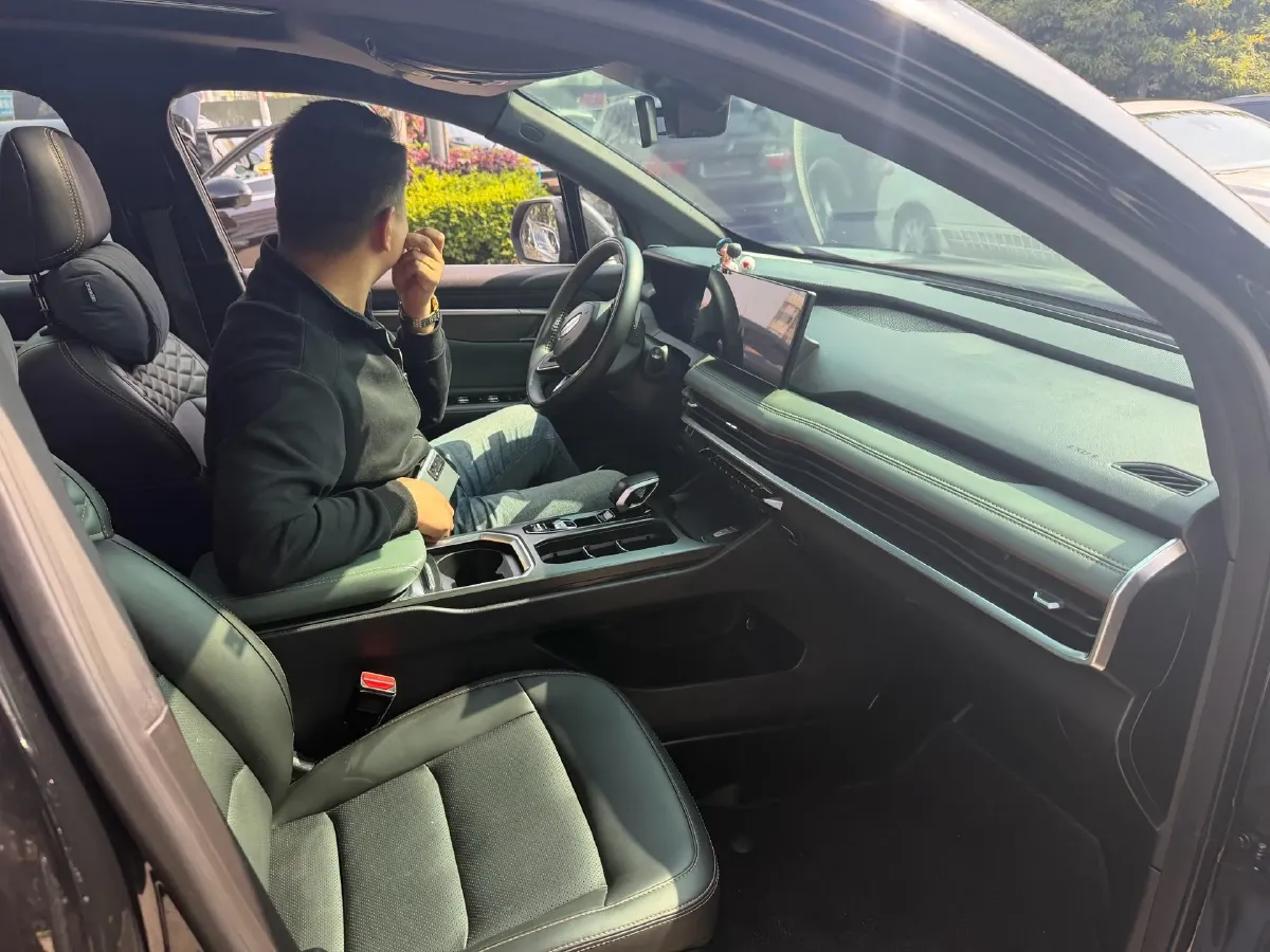 2024 Geely Okavango L 2.0T 218HP L4 7DCT,autocango,china used car exporter,china ev exporter,chinese used car exporter,chinese used ev exporter