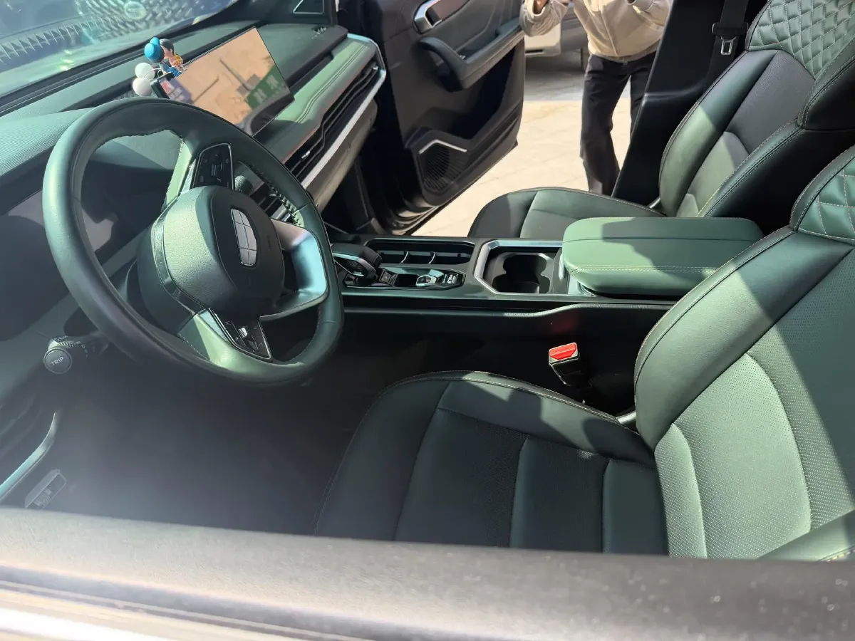 2024 Geely Okavango L 2.0T 218HP L4 7DCT,autocango,china used car exporter,china ev exporter,chinese used car exporter,chinese used ev exporter