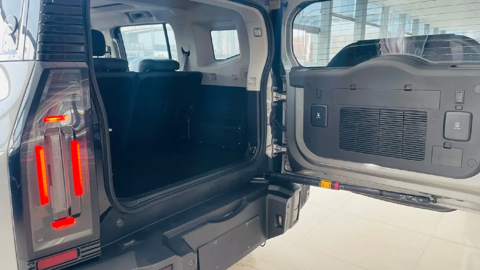 2023 Jetour Traveller 1.5T 184HP L4 7DCT,autocango,china used car exporter,china ev exporter,chinese used car exporter,chinese used ev exporter