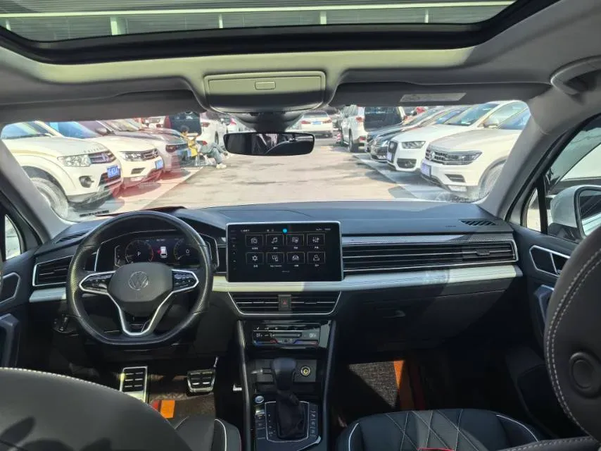 2023 Volkswagen Tiguan L 2.0T 186HP L4 7DCT,autocango,china used car exporter,china ev exporter,chinese used car exporter,chinese used ev exporter