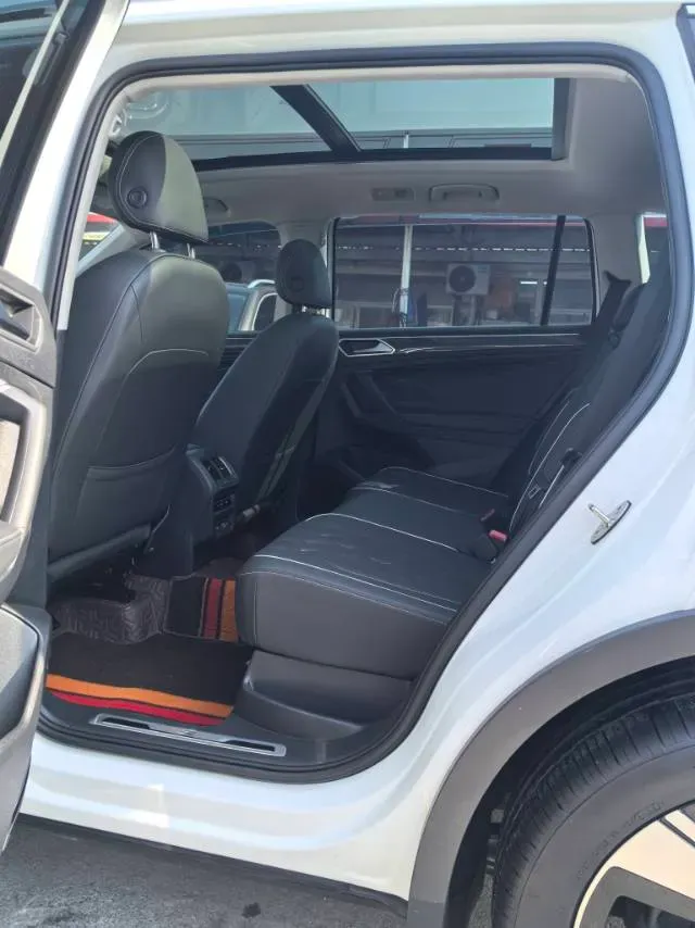 2023 Volkswagen Tiguan L 2.0T 186HP L4 7DCT,autocango,china used car exporter,china ev exporter,chinese used car exporter,chinese used ev exporter