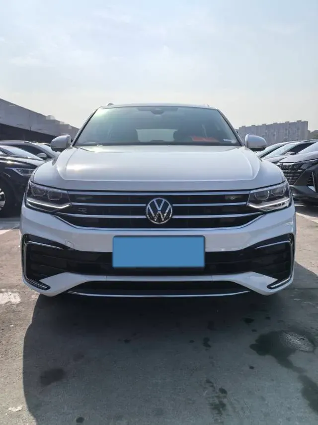 2023 Volkswagen Tiguan L 2.0T 186HP L4 7DCT,autocango,china used car exporter,china ev exporter,chinese used car exporter,chinese used ev exporter