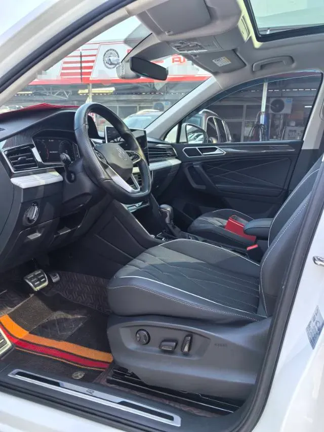 2023 Volkswagen Tiguan L 2.0T 186HP L4 7DCT,autocango,china used car exporter,china ev exporter,chinese used car exporter,chinese used ev exporter