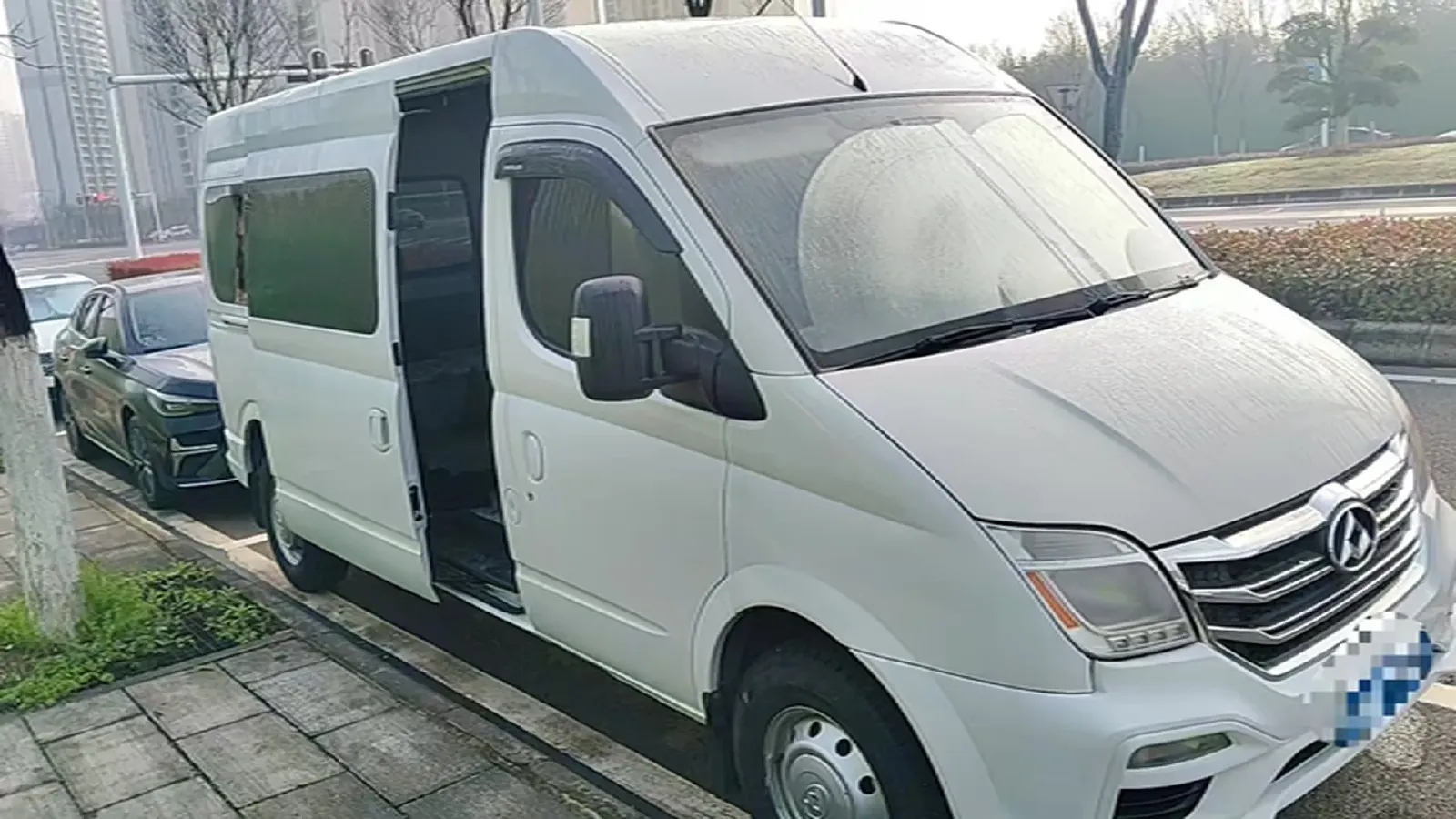 2017 MAXUS XinTu V80 2.5T 136HP L4 6MT,autocango,china used car exporter,china ev exporter,chinese used car exporter,chinese used ev exporter