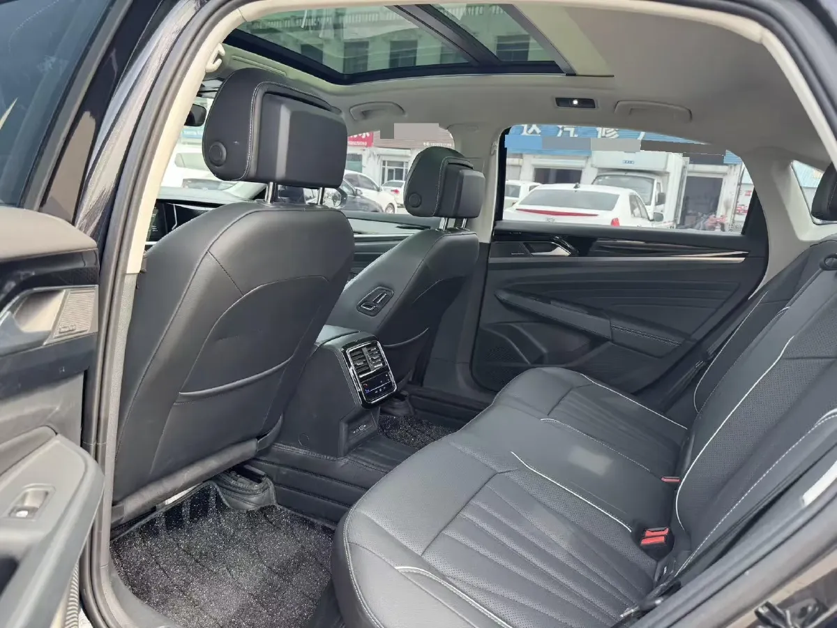 2024 Volkswagen Passat 2.0T 220HP L4 7DCT,autocango,china used car exporter,china ev exporter,chinese used car exporter,chinese used ev exporter