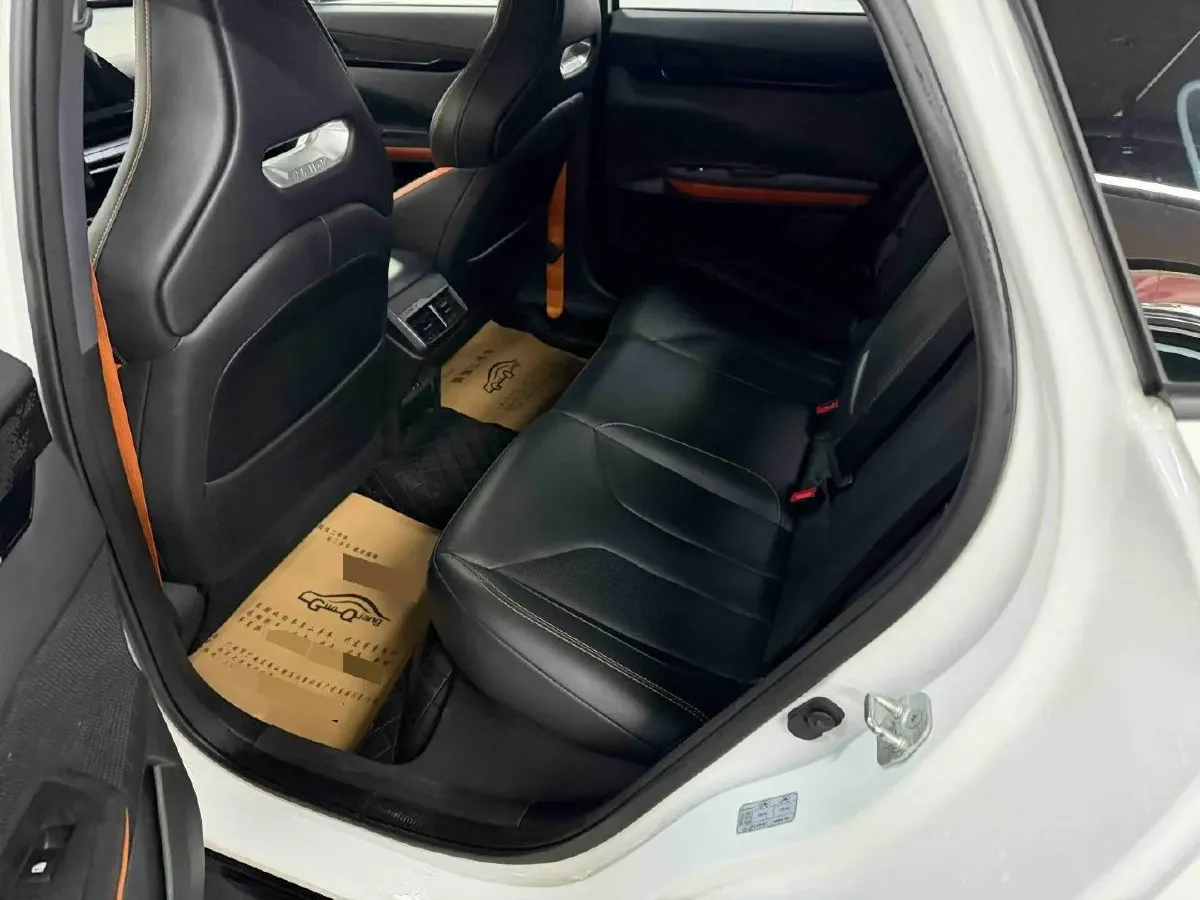 2022 ChangAn UNI-V 2.0T 233HP L4 8AT,autocango,china used car exporter,china ev exporter,chinese used car exporter,chinese used ev exporter