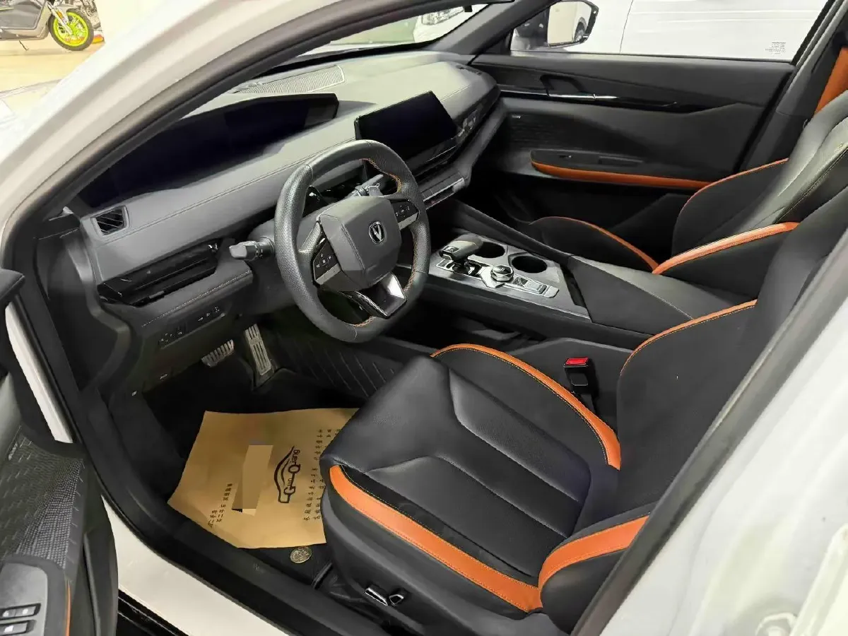 2022 ChangAn UNI-V 2.0T 233HP L4 8AT,autocango,china used car exporter,china ev exporter,chinese used car exporter,chinese used ev exporter