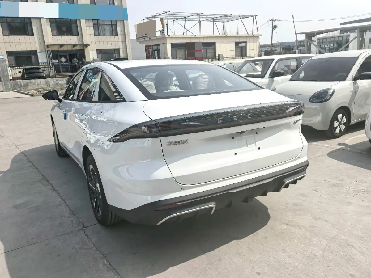 2025 Geely Galaxy L6 1.5L 112HP L4 1DHT PHEV 19.09KWH,autocango,china used car exporter,china ev exporter,chinese used car exporter,chinese used ev exporter