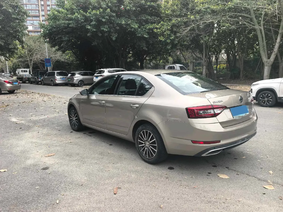 2018 Skoda Octavia 1.6L 110HP L4 6AT,autocango,china used car exporter,china ev exporter,chinese used car exporter,chinese used ev exporter