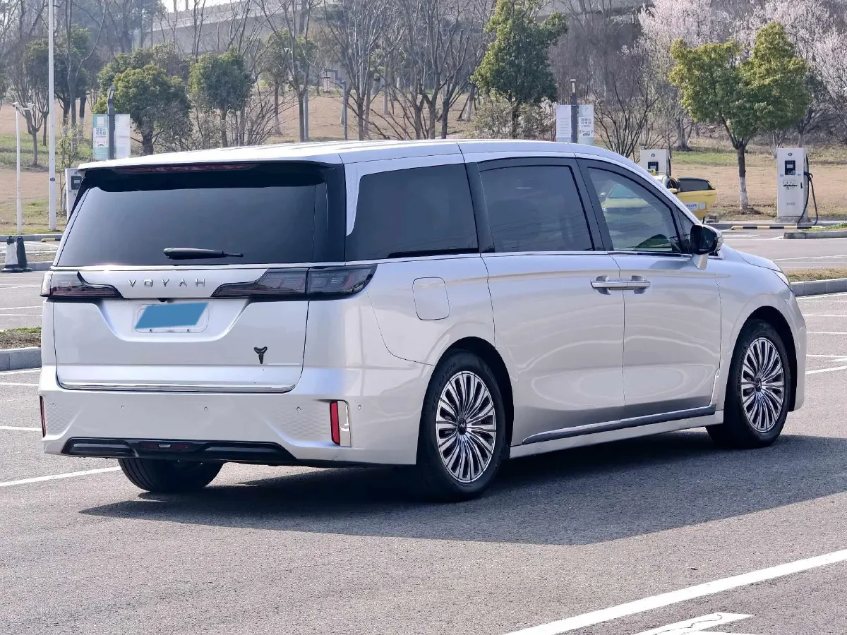 2022 Voyah Dream BEV 82KWH,autocango,china used car exporter,china ev exporter,chinese used car exporter,chinese used ev exporter