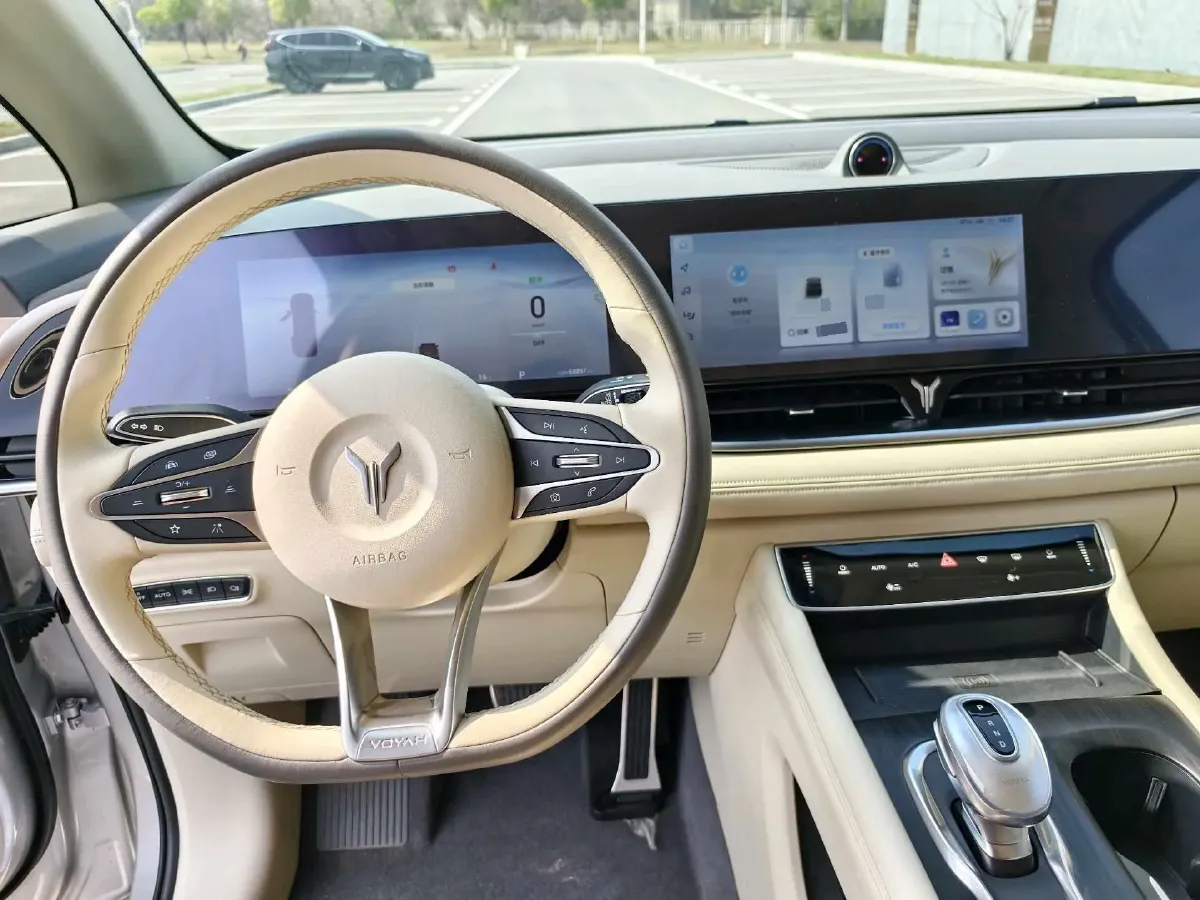 2022 Voyah Dream BEV 82KWH,autocango,china used car exporter,china ev exporter,chinese used car exporter,chinese used ev exporter