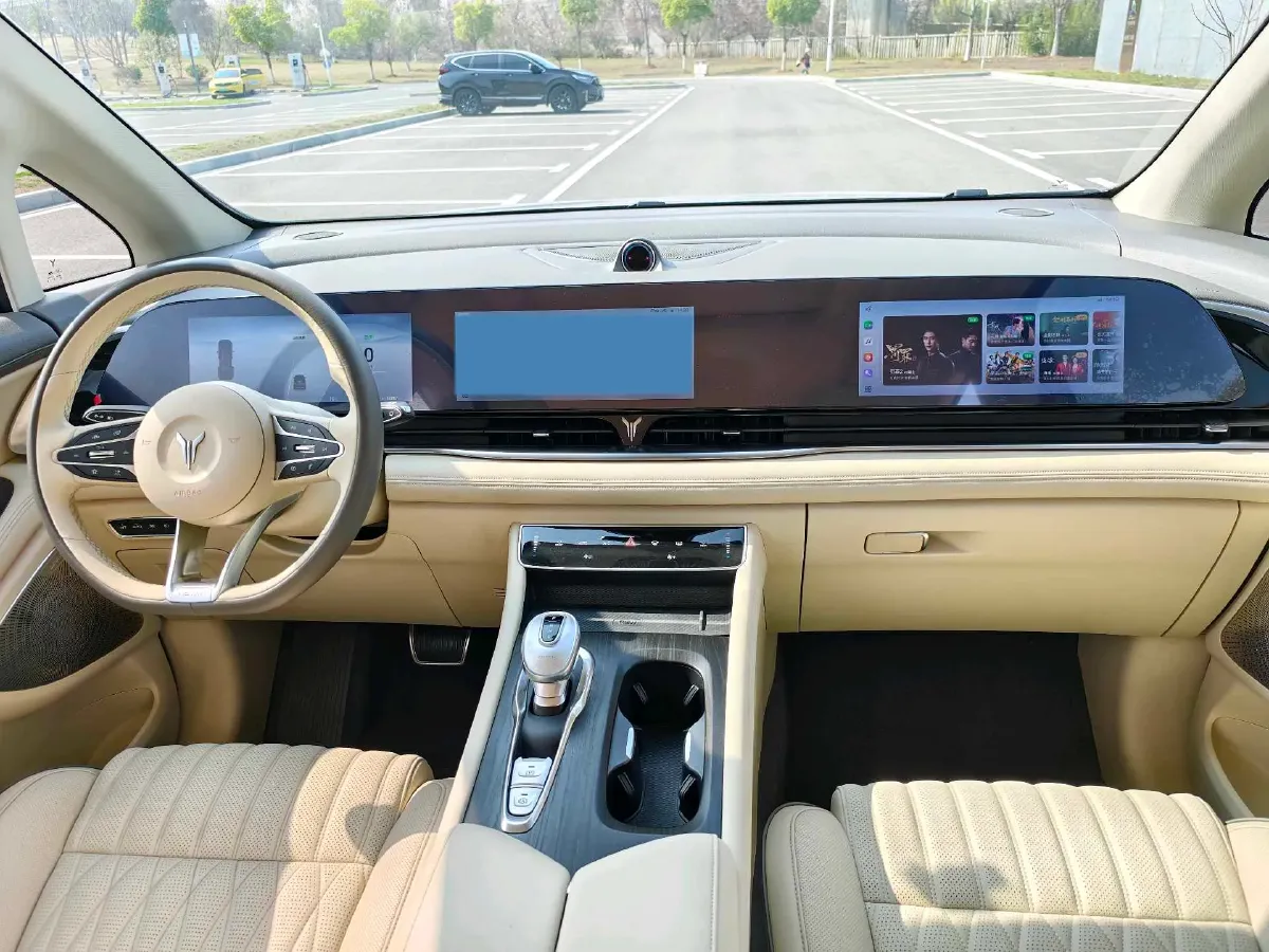 2022 Voyah Dream BEV 82KWH,autocango,china used car exporter,china ev exporter,chinese used car exporter,chinese used ev exporter