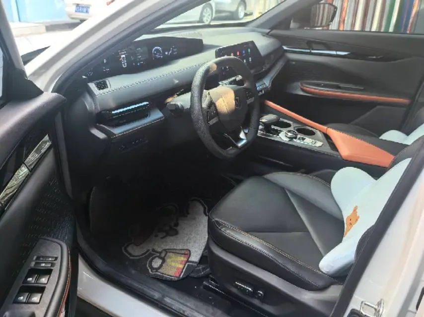 2023 ChangAn UNI-V iDD 1.5T 170HP L4 6TCT PHEV 18.4KWH,autocango,china used car exporter,china ev exporter,chinese used car exporter,chinese used ev exporter