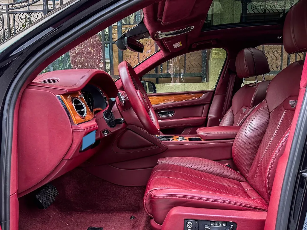 2021 Bentley Bentayga 4.0T 550HP V8 8AT,autocango,china used car exporter,china ev exporter,chinese used car exporter,chinese used ev exporter