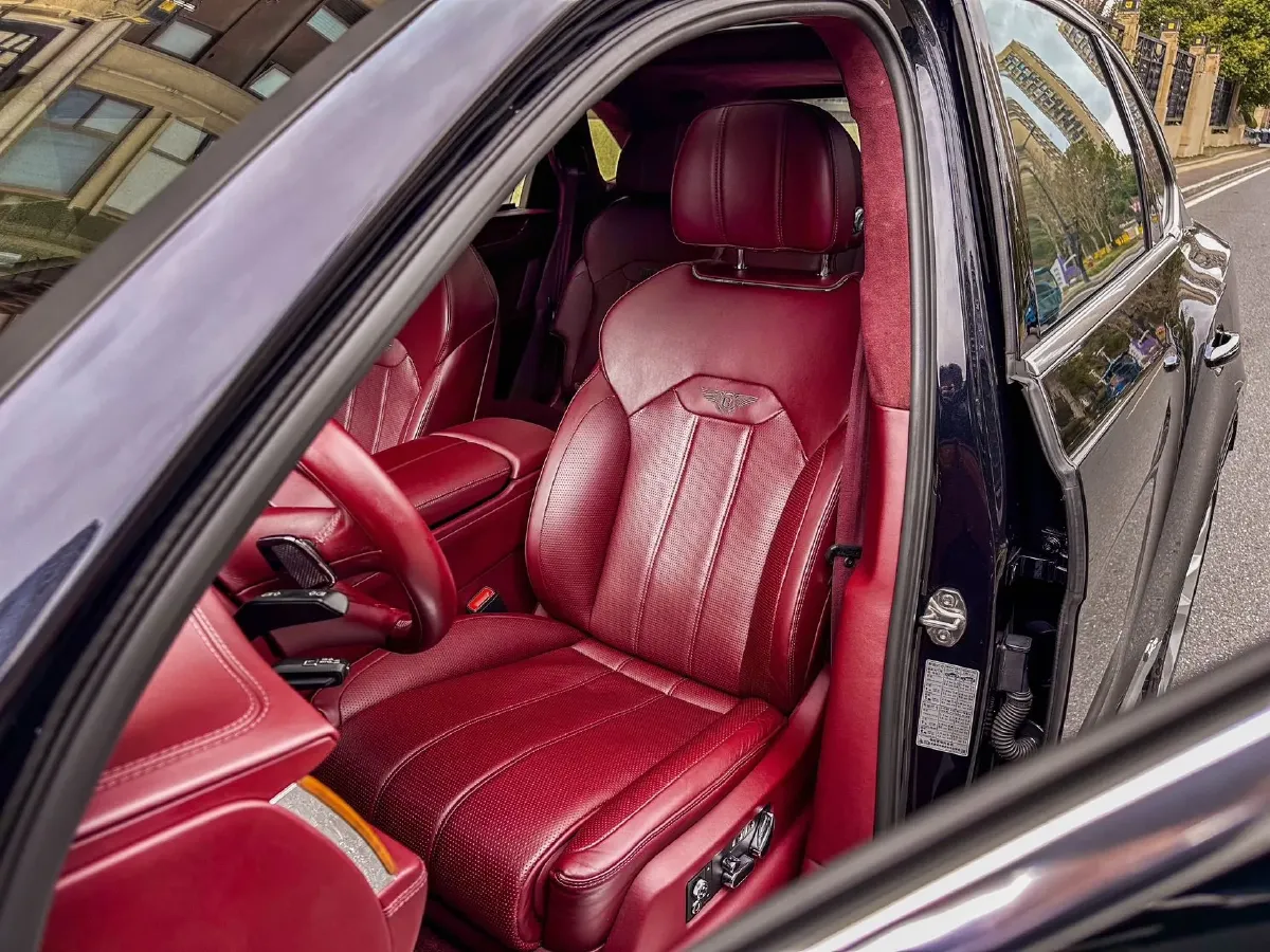 2021 Bentley Bentayga 4.0T 550HP V8 8AT,autocango,china used car exporter,china ev exporter,chinese used car exporter,chinese used ev exporter