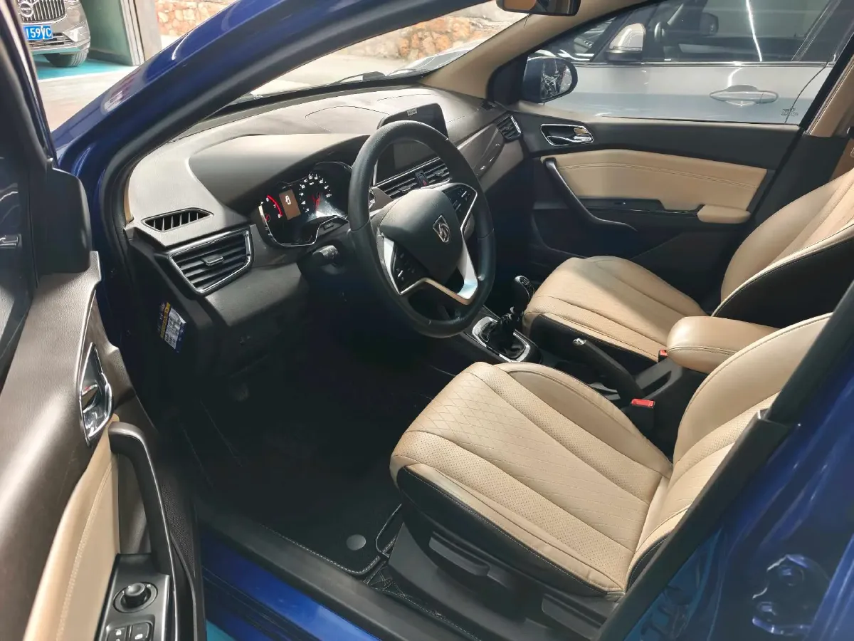 2017 BaoJun 310W 1.5L 112HP L4 6MT,autocango,china used car exporter,china ev exporter,chinese used car exporter,chinese used ev exporter