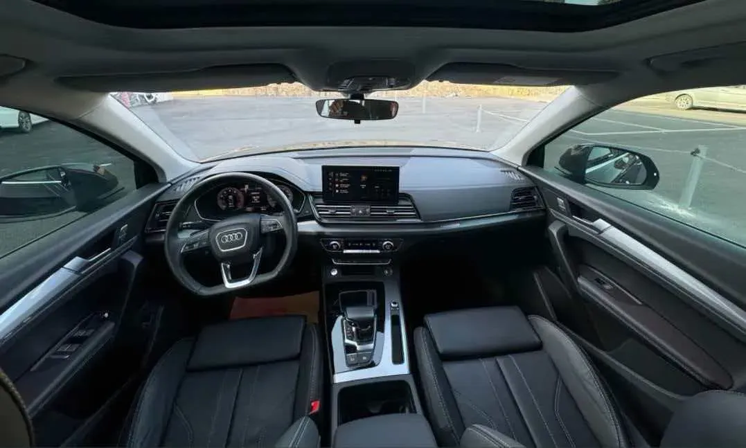 2022 Audi Q5L 2.0T 190HP L4 7DCT,autocango,china used car exporter,china ev exporter,chinese used car exporter,chinese used ev exporter