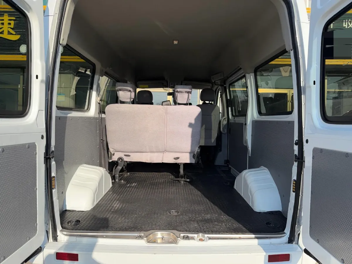 2023 MAXUS XinTu V80 2.0T 127HP L4 6MT,autocango,china used car exporter,china ev exporter,chinese used car exporter,chinese used ev exporter