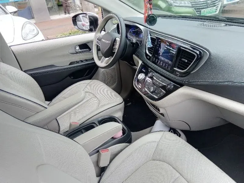 2018 Chrysler Pacifica 3.6L 245HP V6 E-CVT PHEV 16KWH,autocango,china used car exporter,china ev exporter,chinese used car exporter,chinese used ev exporter