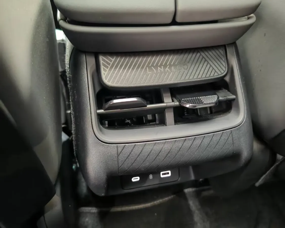 2025 LYNK&CO 08 EM-P 1.5T 163HP L4 3DHT PHEV 21.2KWH,autocango,china used car exporter,china ev exporter,chinese used car exporter,chinese used ev exporter