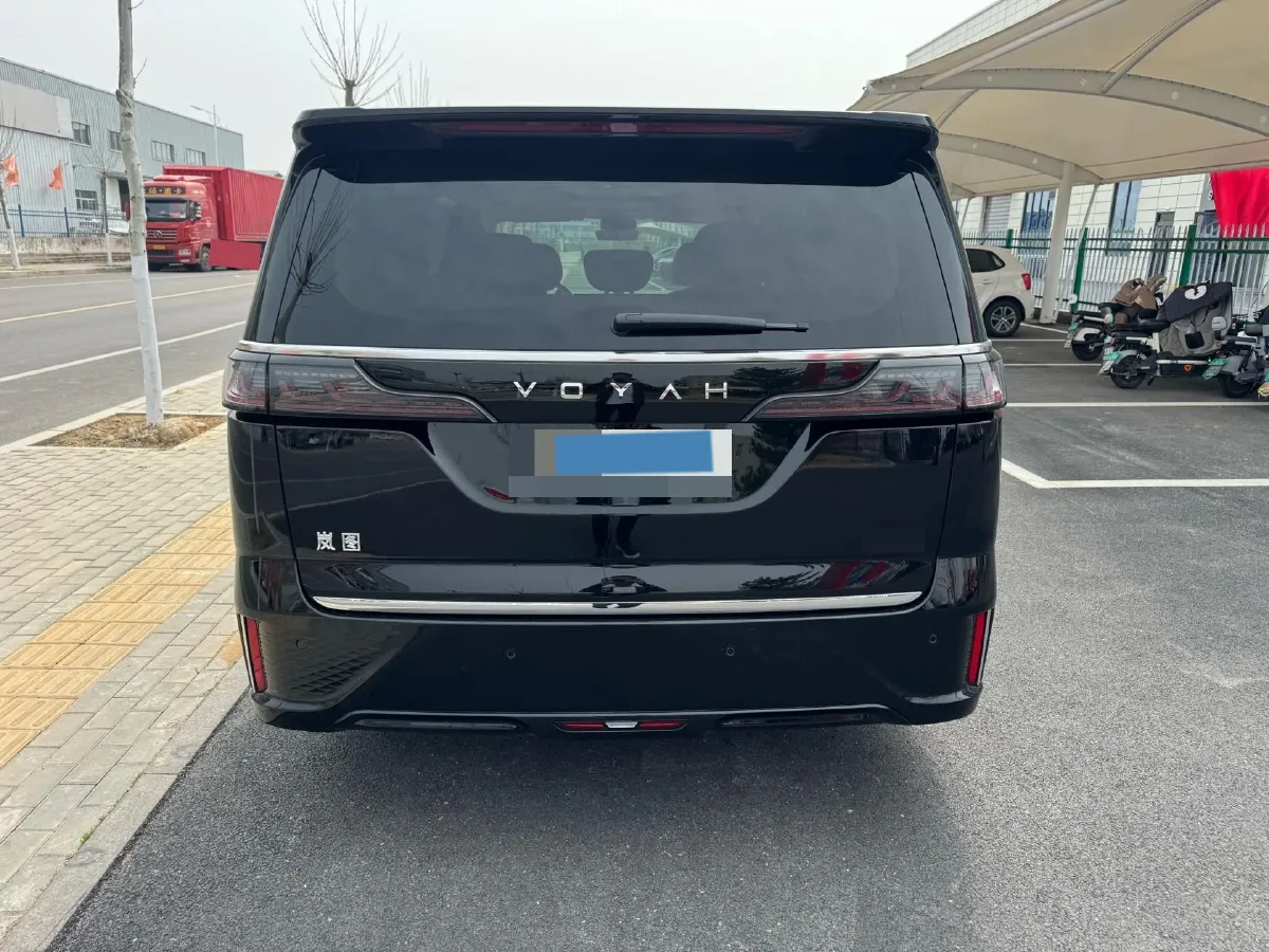 2024 Voyah Dream 1.5T 150HP L4 PHEV 43KWH,autocango,china used car exporter,china ev exporter,chinese used car exporter,chinese used ev exporter