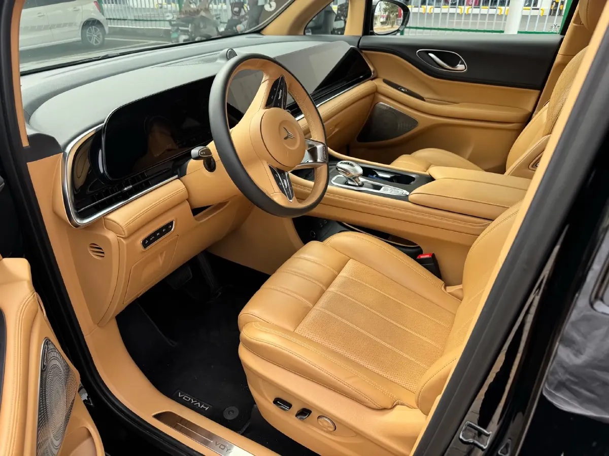 2024 Voyah Dream 1.5T 150HP L4 PHEV 43KWH,autocango,china used car exporter,china ev exporter,chinese used car exporter,chinese used ev exporter