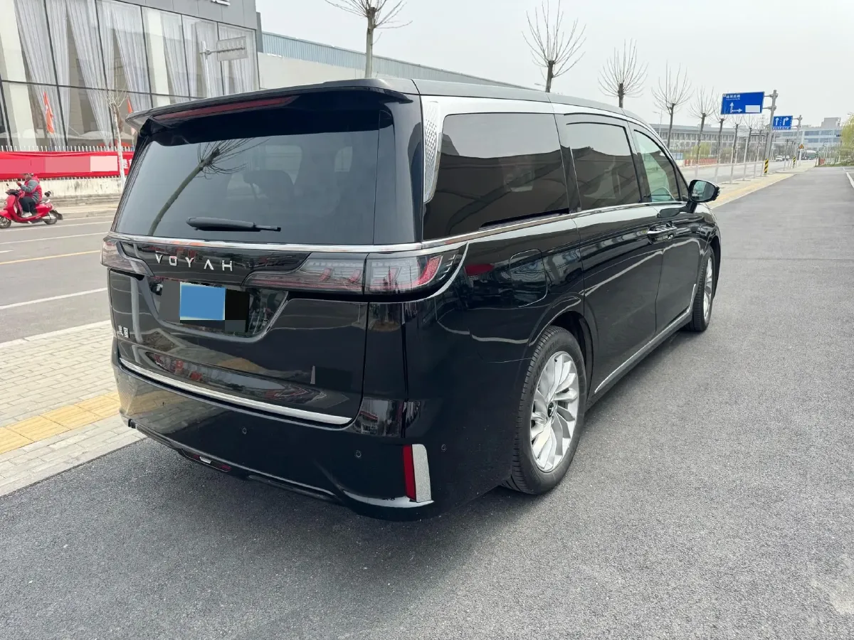 2024 Voyah Dream 1.5T 150HP L4 PHEV 43KWH,autocango,china used car exporter,china ev exporter,chinese used car exporter,chinese used ev exporter