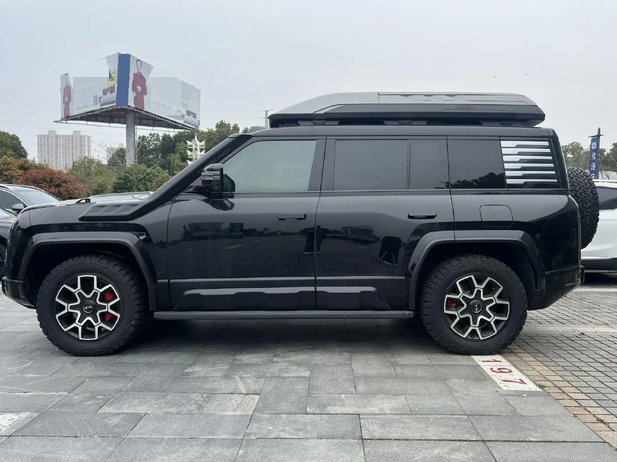 2024 YangWang U8 2.0T 272HP L4 REEV 49.05KWH,autocango,china used car exporter,china ev exporter,chinese used car exporter,chinese used ev exporter